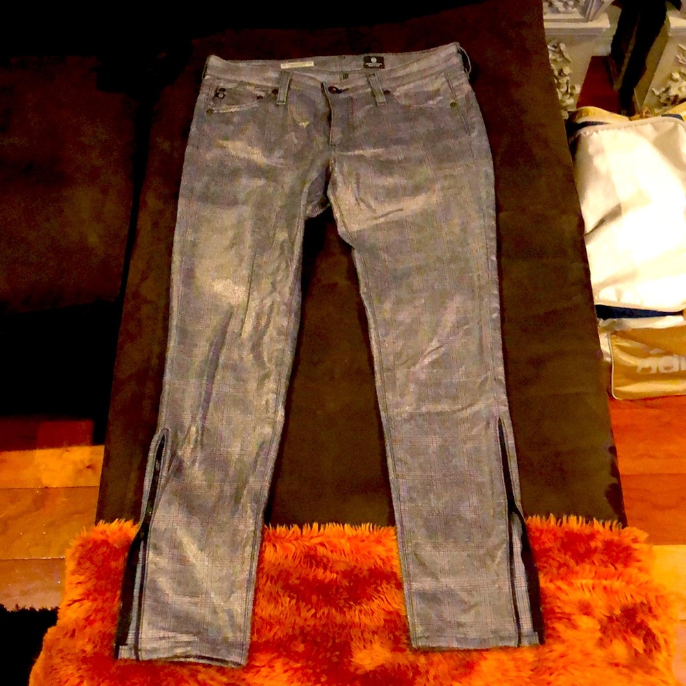 Adriano Goldschmied (AG) Ankle Zip pant!
